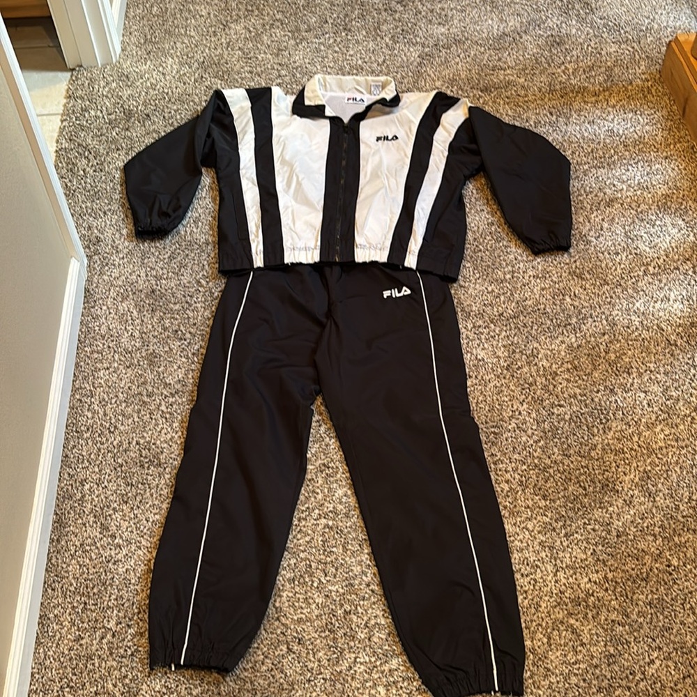 Women’s vintage Fila jogging suit size small. Black and white